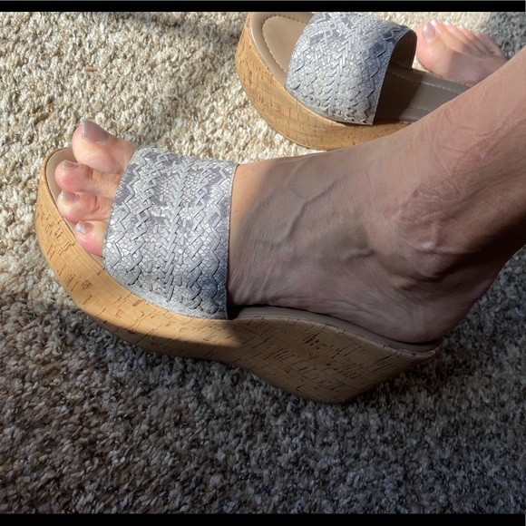 DONALD J PLINER CLOE CORK WHIPSTITCH WEDGE SIZE 9 - Picture 12 of 13